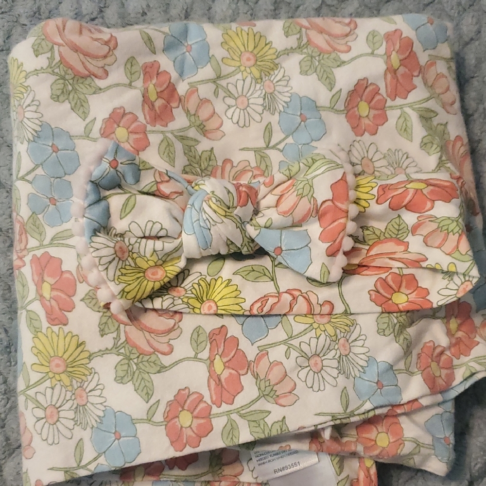 Swaddle & Bow